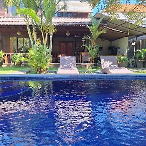 teges-wood-house-a.ubudhotelsnow.com/